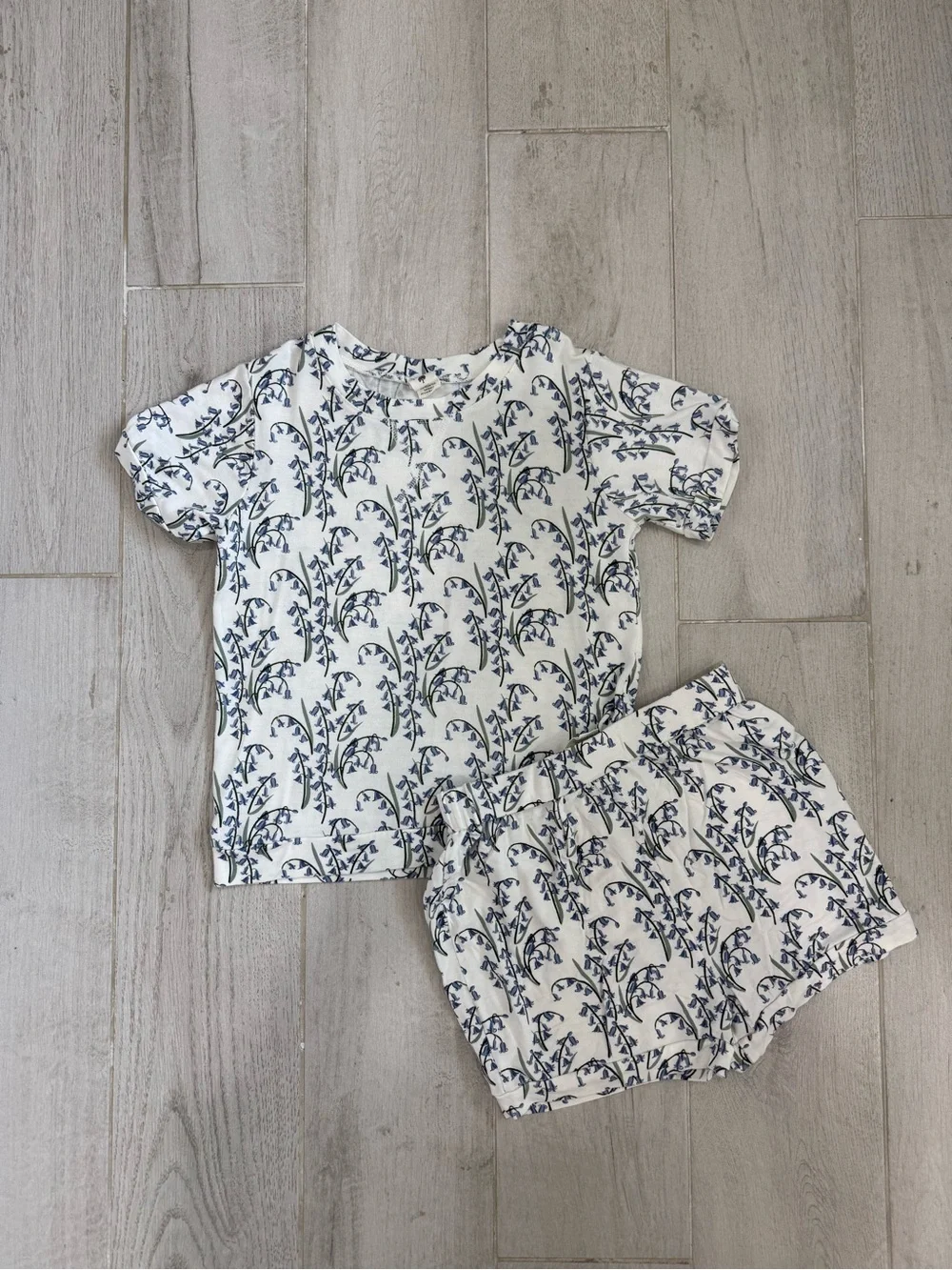 KATE QUINN Short Sleeve Topstitch Tee + Retro Shortie Short Set (Blue bells)
